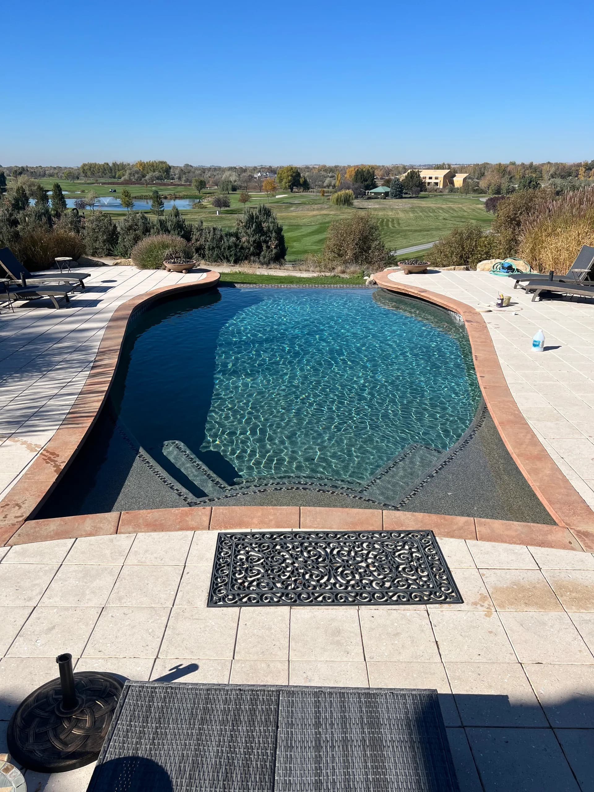 infinity edge luxury gunite pool eagle idaho golf course overlook boise idaho hdt custom pool builders boise — HDT Custom Pool Builders Boise