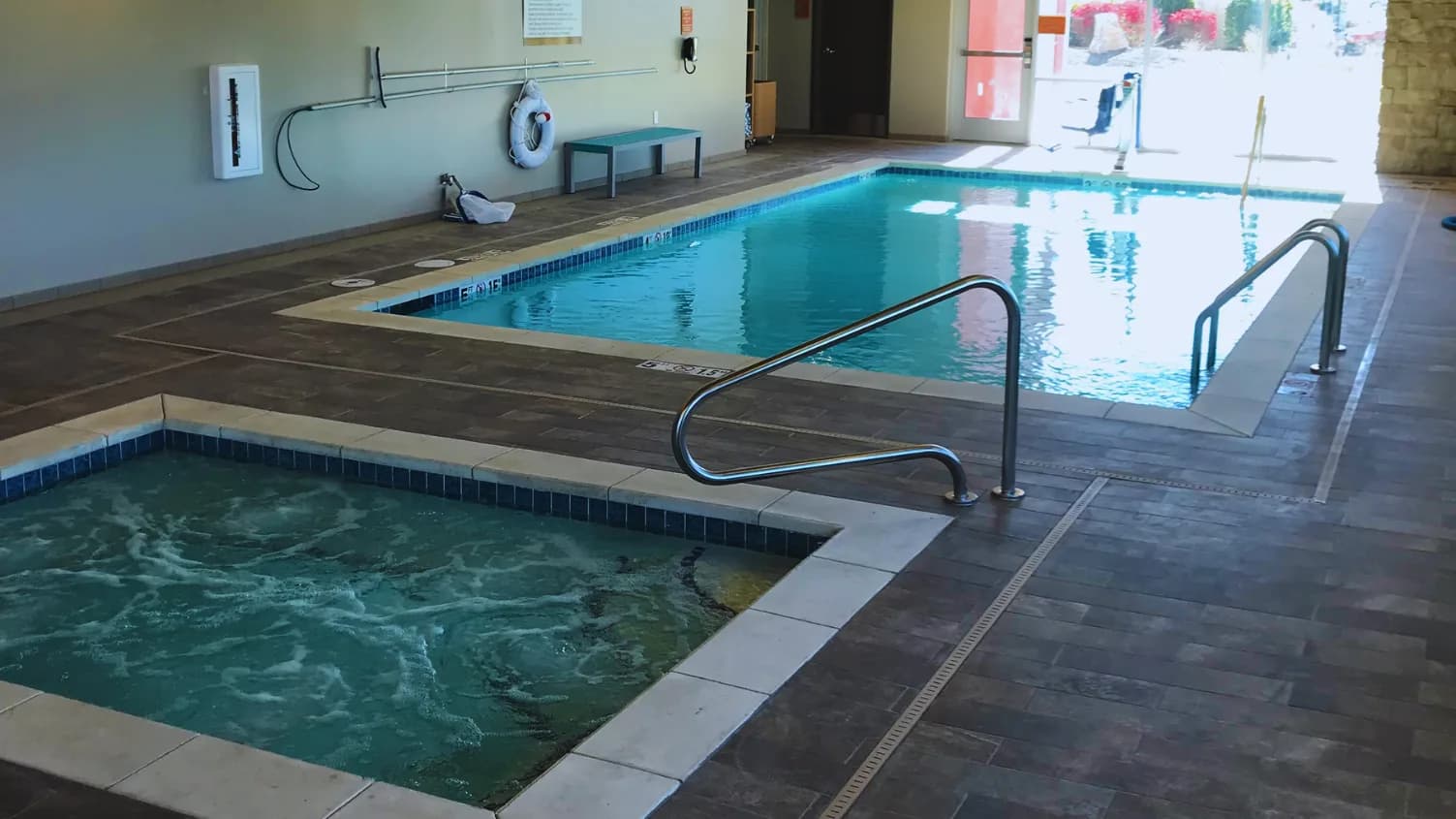luxury pool hot tub combo custom gunite installation boise idaho hdt custom pool builders boise — HDT Custom Pool Builders Boise